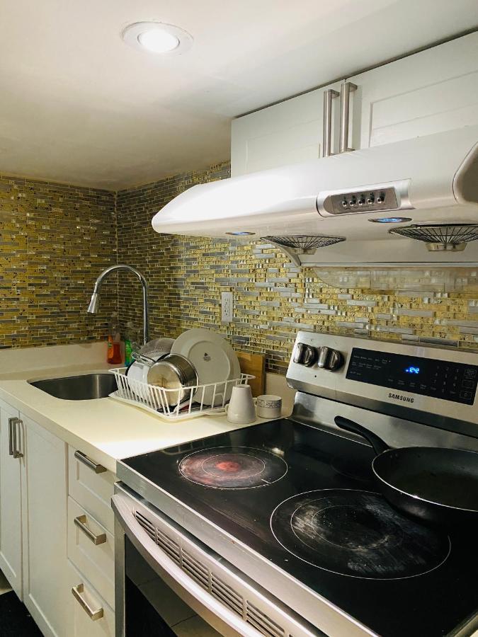 Lovely III 3 Bedrooms Apartment Space Share East York A Room Toronto Exterior photo