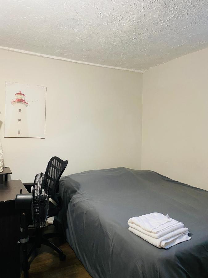 Lovely III 3 Bedrooms Apartment Space Share East York A Room Toronto Exterior photo
